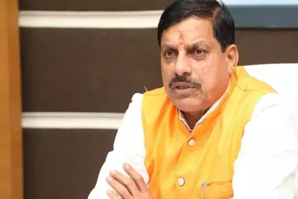 MP News: हरदा ब्लास्ट मामले में CM मोहन यादव का बड़ा एक्शन,  हटाए गए हरदा के कलेक्टर  ऋषि गर्ग और एसपी, श्रम विभाग के अधिकारी भी निलंबित