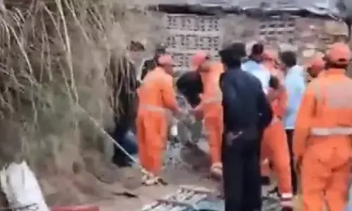 Gangapur News: 100 फीट गहरे बोरवेल में गिरी महिला की मौत, रातभर चला रेस्क्यू ऑपरेशन, शव को निकालने के लिए होगी खुदाई