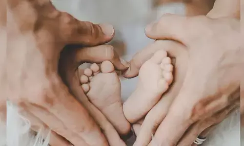 Child Birth Bonus: एक बच्चा पैदा करने पर 62 लाख रुपये दे रही है ये कंपनी, जानिए कहां मिल रहा है ये ऑफर