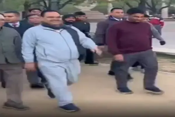 Rajasthan News : राजस्थान सीएम अचानक सुबह की सैर पर निकले, पीएम के फिट इंडिया अभियान को बढ़ावा दिया