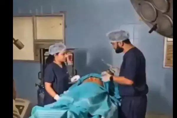 Pre Wedding Shoot in hospital: ऑपरेशन थिएटर में डॉक्टर ने मंगेतर संग कराया प्री-वेडिंग शूट, हुआ सस्पेंड, देखें वीडियो