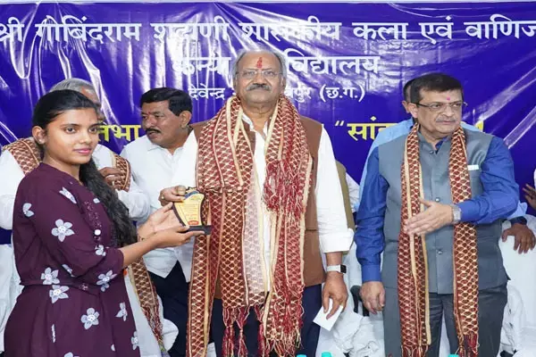 Raipur News: स्मार्ट क्लास और निर्माण कार्यों के लिए एक करोड़ रूपए की घोषणा, प्रतिभा सम्मान समारोह में शामिल हुए शिक्षा मंत्री बृजमोहन अग्रवाल...