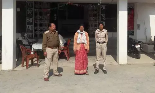 Raigarh News; पति को जिंदा जलाया: शराब पीकर रोज करता था मारपीट, परेशान पत्नी ने सो रहे पति पर पेट्रोल डालकर लगा दी आग...