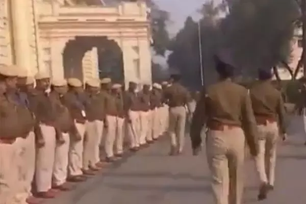 Bihar Floor Test: बिहार में सियासी हलचल, तेजस्वी यादव के आवास के बाहर पुलिस तैनात
