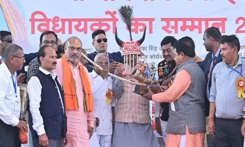 CM Vishnu Deo: Durg News; केन्द्रीय नेतृत्व ने मुझे छत्तीसगढ़ का CM बनाकर पूरे आदिवासी समाज का मान बढ़ाया...केंद्रीय गोंड़ महासभा के सम्मान समारोह में शामिल हुए मुख्यमंत्री विष्णु देव...