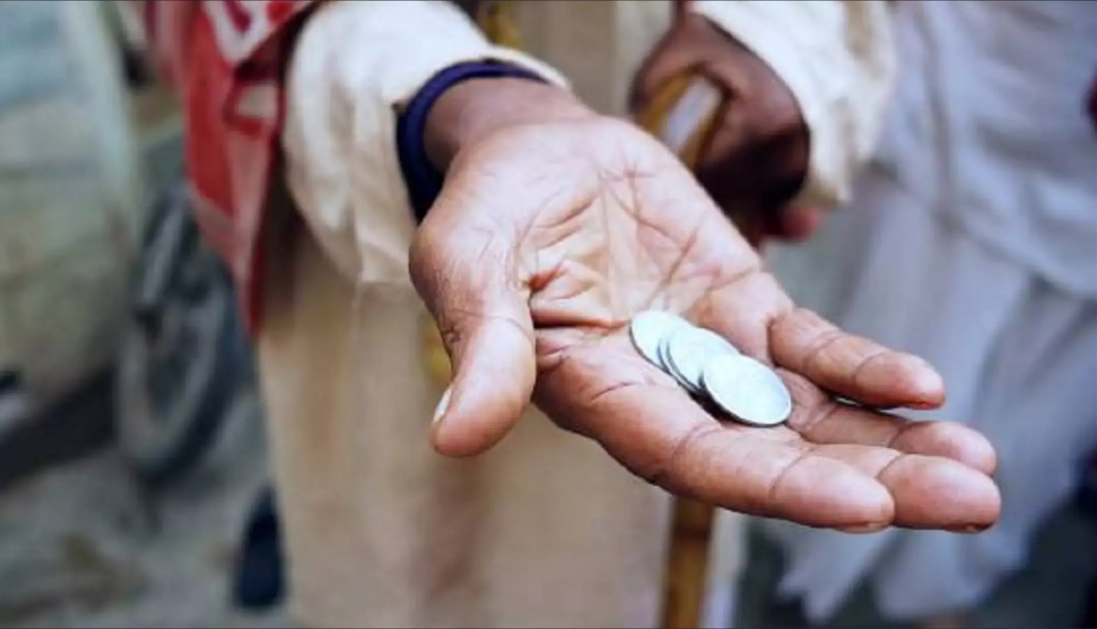 Indore Crime News: भीख मांग कर 45 दिन में कमा लिए ढाई लाख रुपए, भिखारन की हकीकत जान कर उड़ जायेंगे होश