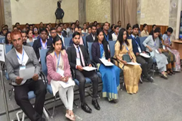 Bihar News : नीतीश ने सहायक प्रशाखा पदाधिकारियों, सहायक प्राध्यापकों एवं व्याख्याताओं को प्रदान किया नियुक्तिपत्र