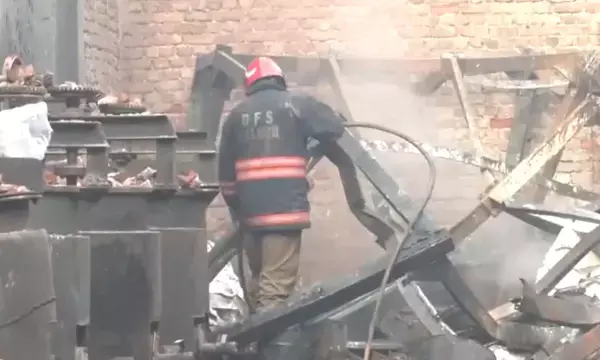 Delhi Fire News:अलीपुर पेंट फैक्ट्री से मिले 11 जले शव, विस्फोट के बाद हुआ था हादसा