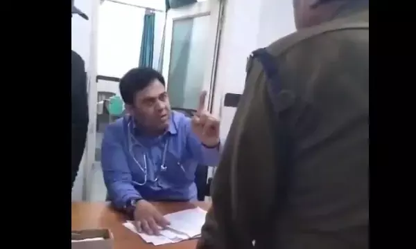 Chhatarpur News: छतरपुर अस्पताल में होमगार्ड से बदसलूकी, डॉक्टर साहब बोले कलेक्टर- वलेक्टर से नहीं डरता , कलेक्टर की धमकी दी तो बिकवा दूंगा