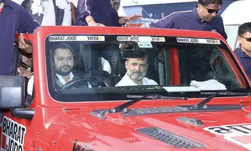 Bihar News :  तेजस्वी ने थामी खुली जीप की स्टेरिंग, राहुल ने किया रोड शो