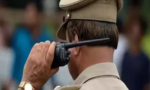 UP News: यूपी पुलिस विभाग में हड़कंप, ADG जोन के फर्जी सिग्नेचर पर 3 सिपाहियों का ट्रांसफर आदेश हुआ जारी