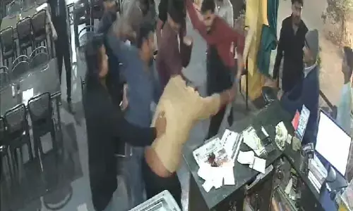 Bilaspur News: न्यायधानी में बदमाशों के हौसले बुलंद, ढाबा संचालक की बेरहमी से पिटाई, पुलिस ने सामान्य धाराओं में किया अपराध दर्ज