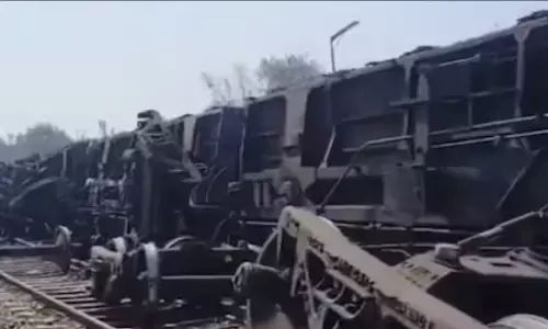 Delhi Train Accident News: दिल्ली में रेल हादसा, सराय रोहिल्ला स्टेशन के पास मालगाड़ी के आठ डिब्बे पटरी से उतरे