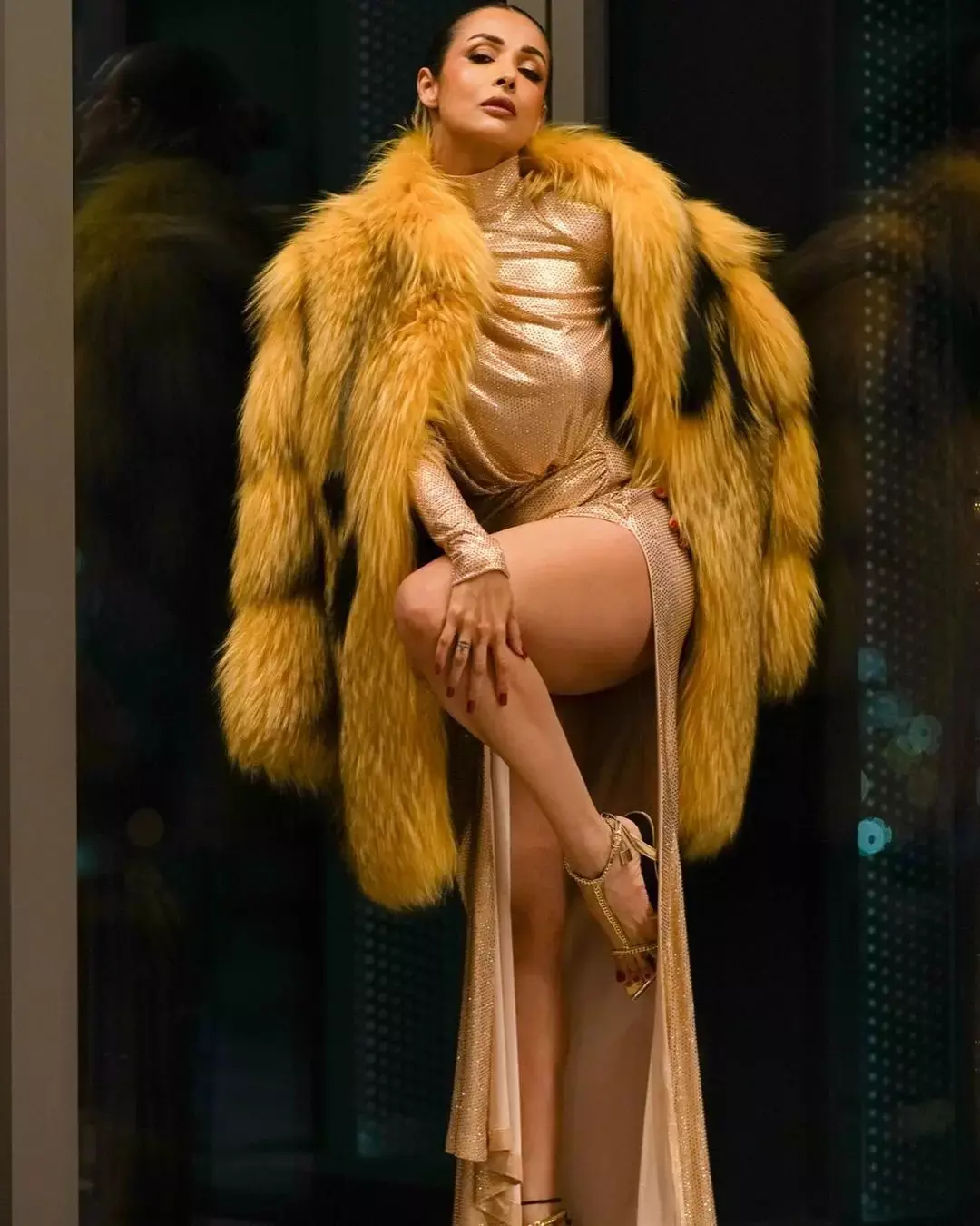 मलाइका अरोड़ा के नए फोटोशूट ने काउच पर गिराई बिजली, तस्वीरें देख लोगो की थमी धड़कन