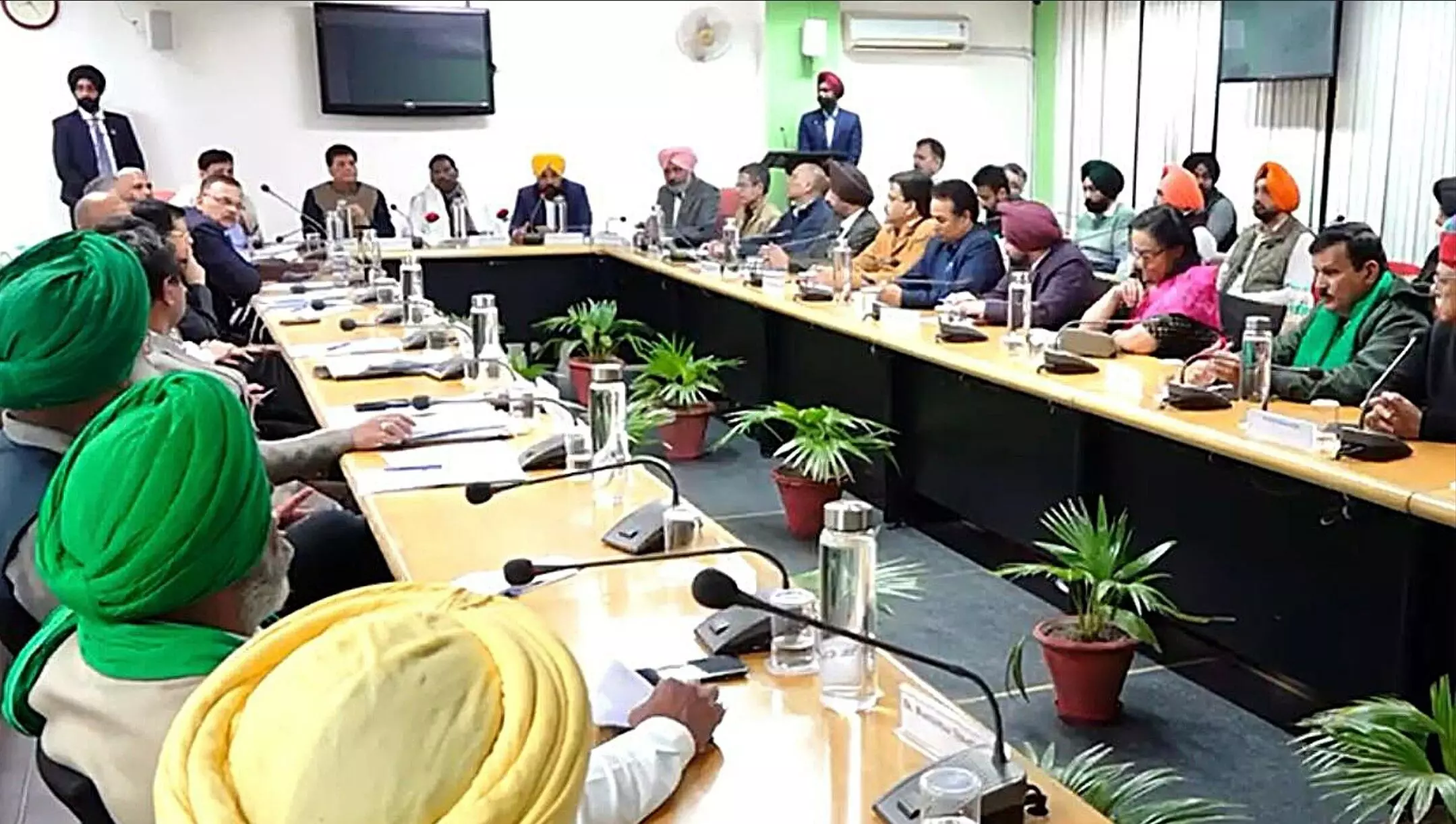 Farmer Protest Update: सरकार ने दिया 4 फसलों पर 5 साल के लिए MSP देने का ऑफर, फिलहाल जारी रहेगा आंदोलन Farmer Protest Update: सरकार ने दिया 4 फसलों पर 5 साल के लिए MSP देने का ऑफर, फिलहाल जारी रहेगा आंदोलन