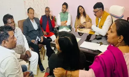 Jharkhand News : तीसरे दिन भी दिल्ली में जमे हैं झारखंड कांग्रेस के नाराज विधायक, अपनी ही पार्टी के चार मंत्रियों को हटाने पर अड़े