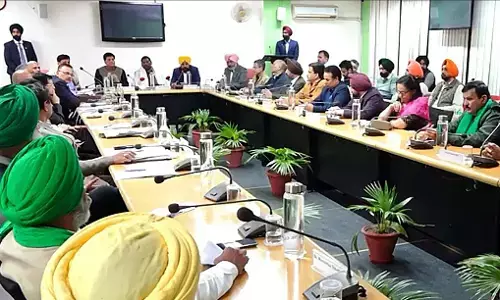 Farmer Protest Update: सरकार ने दिया 4 फसलों पर 5 साल के लिए MSP देने का ऑफर, फिलहाल जारी रहेगा आंदोलन