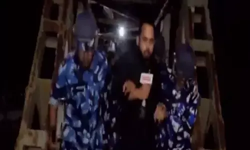 Sandeshkhali News: रिपब्लिक बांग्ला का पत्रकार गिरफ्तार, संदेशखाली से कर रहा था ग्राउंड रिपोर्टिंग, लाइव कैमरे पर पकड़ के ले गई पुलिस