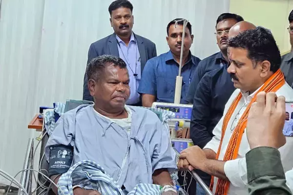 CG-डिप्टी CM विजय शर्मा कांग्रेस विधायक कवासी लखमा से मिलने हॉस्पिटल पहुंचे, जाना हालचाल, डॉक्टरों से भी की चर्चा...