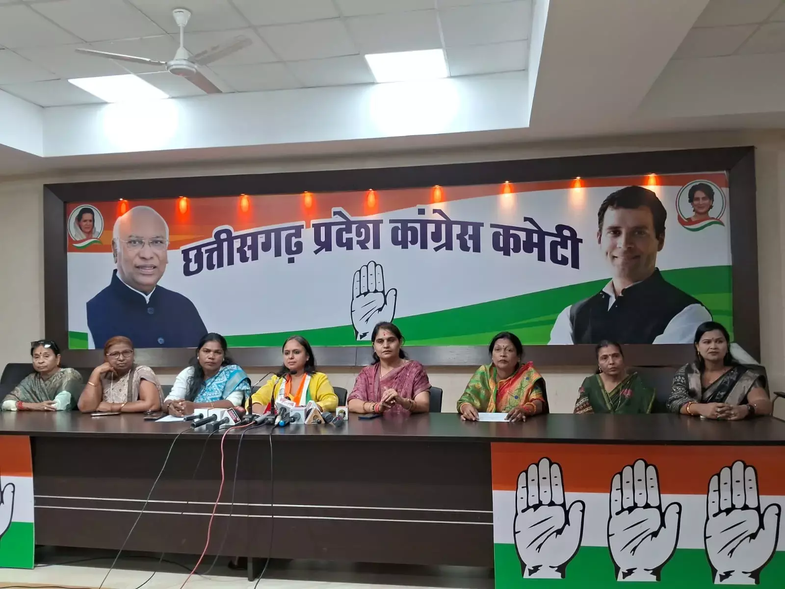 CG मोदी सरकार की विफल नीतियों के कारण बढ़ती महंगाई का साया भारतीय घरों पर गहराया: प्रीति उपाध्याय शुक्ला
