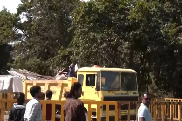 Bhopal News: भदभदा बस्ती में दूसरे दिन चला बुलडोजर, तोड़े गए 134 मकान