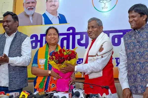 Geeta Kora Resigns: कांग्रेस को बड़ा झटका, भाजपा में शामिल हुई लोकसभा सांसद गीता कोड़ा, बोली मेरा वहां दम घुटता था