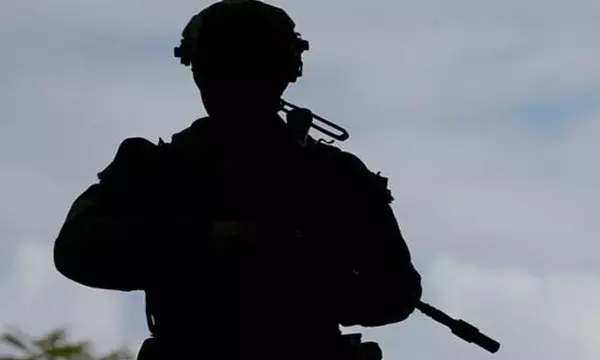 Jharkhand Naxal News: सड़क निर्माण स्थल पर नक्सलियों ने की फायरिंग, जेसीबी ऑपरेटर को लगी गोली