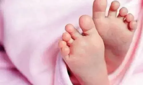 MP News: देवास जिला अस्पताल: लापरवाही की हदें पर! जिला अस्पताल के टॉयलेट में महिला की डिलीवरी, मृत बच्चे को देख परिजनों ने किया हंगामा