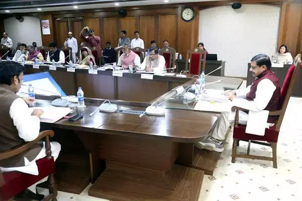 MP Cabinet Decisions: कैबिनेट की बैठक में कई बड़े फैसले, 6 नगरीय निकायों के लिये 552 ई-बस...पढ़ें मंत्री-परिषद के निर्णय
