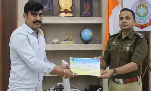 CG Korea News: गुम हुआ मासूम एक घण्टे में पहुंचा परिजनों के पास, पुलिस को सूचना देने वाले आम नागरिक को SP ने सराहा...