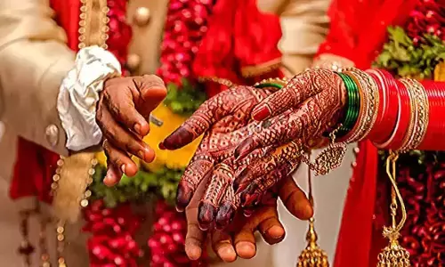 UP News: सामूहिक विवाह फर्जीवाड़ा: एक विवाह ऐसा भी! दूल्हा नहीं पहुंचा तो दुल्हन ने जीजा संग लिए फेरे