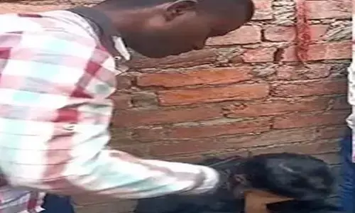 Bihar News: शर्मनाक! वैशाली में भरी पंचायत वार्ड पार्षद के पति ने महिला को पीटा, फिर मुंडवाया सिर