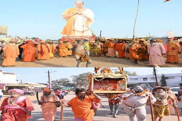 Rajim Kumbh Kalpa: नागा साधुओं ने निकाली पेशवाई, अलौकिक श्रृंगार के साथ अस्त्र-शस्त्र का किया प्रदर्शन...