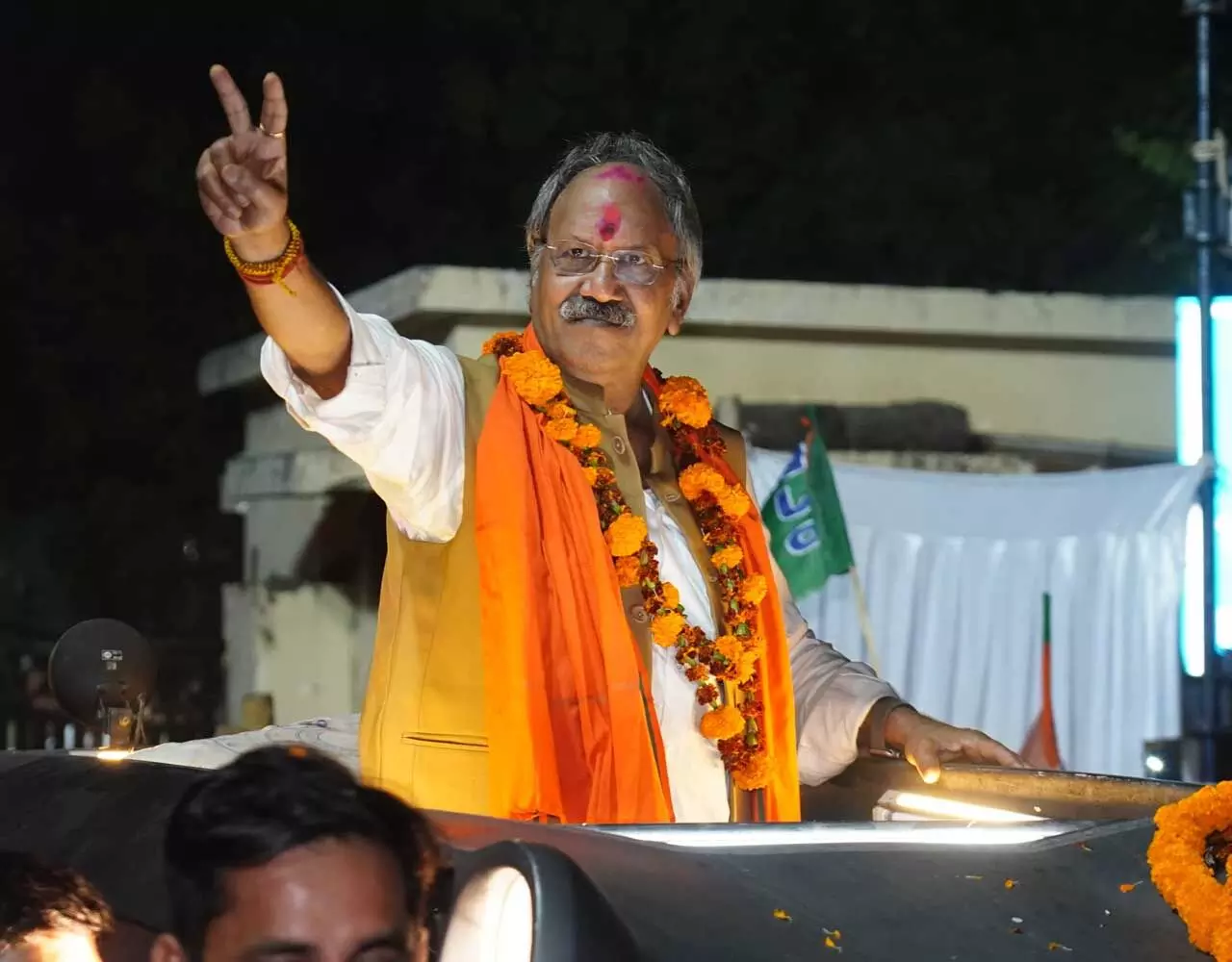 Brijmohan Agrwal: मंत्री बने रहेंगे बृजमोहन अग्रवाल! 600 शिक्षकों के ट्रांसफर की फाइल भेजी सचिवालय को Brijmohan Agrwal: मंत्री बने रहेंगे बृजमोहन अग्रवाल! 600 शिक्षकों के ट्रांसफर की फाइल भेजी सचिवालय को