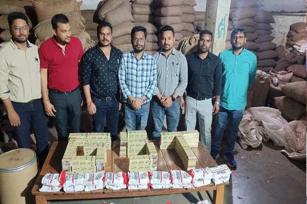 CG में बड़ी कार्रवाई: दुर्ग में अवैध गुटखा फैक्ट्री में जीएसटी विभाग की दबिश, 8 करोड़ रूपए टैक्स जमा करवाया गया... CG में बड़ी कार्रवाई: दुर्ग में अवैध गुटखा फैक्ट्री में जीएसटी विभाग की दबिश, 8 करोड़ रूपए टैक्स जमा करवाया गया...