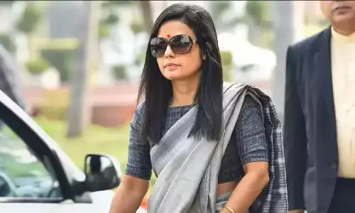 Mahua Moitra Latest News: महुआ मोइत्रा की बढ़ी मुश्किलें, निशिकांत दुबे के खिलाफ दायर याचिका खारिज, जानिए क्या है पूरा मामला?