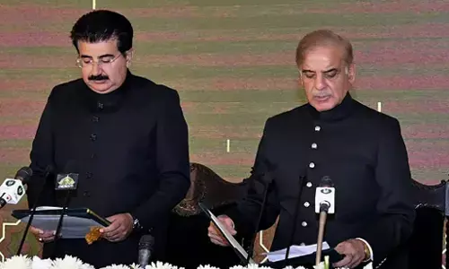 Pakistan New PM: शहबाज शरीफ ने दूसरी बार ली पीएम पद की शपथ, राष्ट्रपति ने दिलाई शपथ