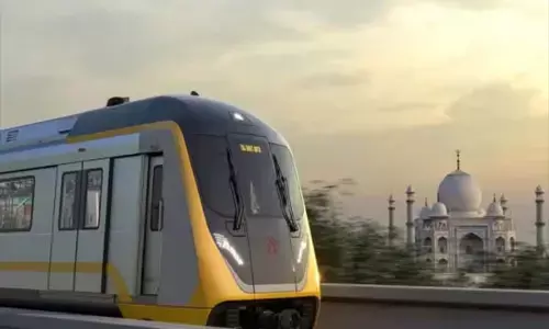 Uttar Pradesh News : पीएम मोदी ने आगरा मेट्रो का किया शुभारंभ, सीएम योगी ने किया सफर