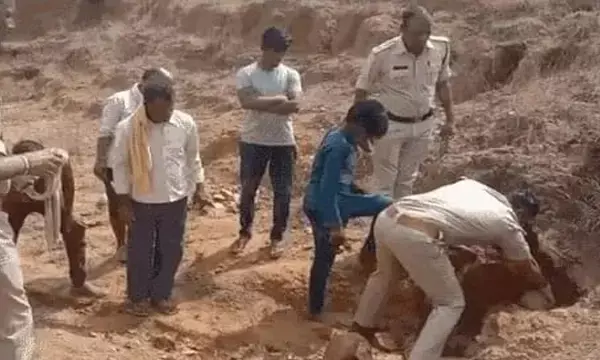 Chhindwara News: छिंदवाड़ा में नाबालिग के साथ दुष्कर्म, विरोध करने पर  कुल्हाड़ी से मारा, फिर दफनाया, पुलिस ने कब्र से निकलवाया शव