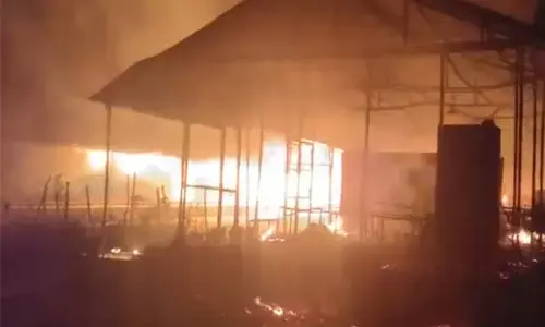 Bijapur Fire News: बीजापुर के आवासीय गर्ल्स पोर्टा केबिन में लगी भीषण आग, एक बच्ची की मौत, 300 छात्राओं को किया गया रेस्क्यू