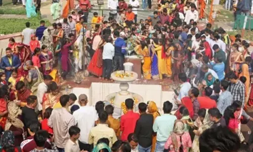 Uttar Pradesh News : यूपी में कड़ी सुरक्षा के बीच महाशिवरात्रि समारोह शुरू