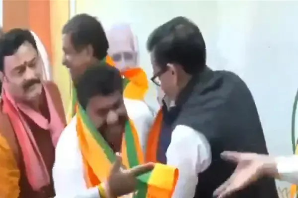 MP News: पार्टी मुख्यालय में कैलाश विजयवर्गीय  ने ये कह दिया ,  बोले **** तेरी गाली सुनी और तुझे ही...Video