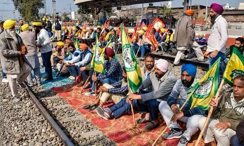 Kisan Andolan Updates: आज देशभर में किसानों का रेल रोको आंदोलन, सीमावर्ती इलाकों में कड़ी की गई सुरक्षा