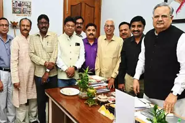 Chhattisgarh News: मोदी की गारंटी पर अमल करने फेडरेशन ने विधानसभा अध्यक्ष से लगाई गुहार