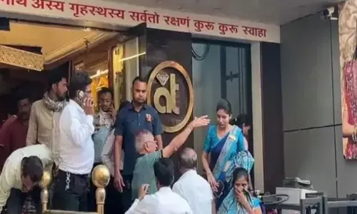 Raipur News: राजधानी के AT ज्वेलर्स में जोरदार ब्लास्ट, लगी आग, अंदर फंसे ग्राहक और कर्मचारी, जाने फिर क्या हुआ