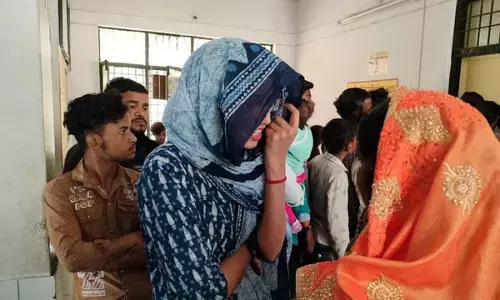 IAS Kriti Raj : घूंघट वाली आईएएस: घूंघट डाल मरीज बनकर अस्पताल पहुंचीं IAS कृति राज , लाइन में लगकर जाना मरीजों का हाल, फिर ये सच्चाई आयी सामने