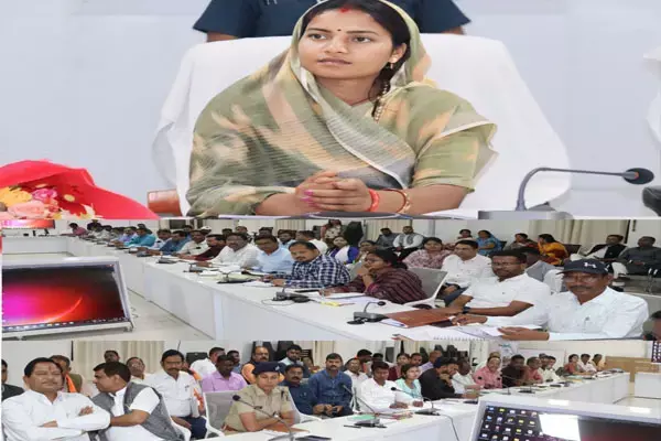CG के आंगनबाड़ियों में लापरवाही हुई तो नपेंगे अधिकारी-कर्मचारी, मंत्री ने स्कूलों में बच्चों की संख्या के अनुसार शिक्षकों की व्यवस्था करने को कहा...