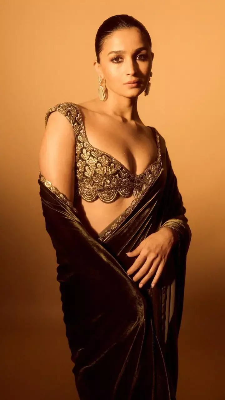 साड़ी-ब्लाउज में आलिया भट्ट ने कराया कमला की फोटोशूट, देखिए खूबसूरत तस्वीरें...