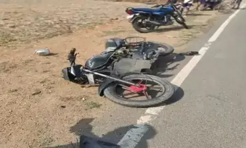 Dhamtari News: बंगाल के तीन युवकों की छत्तीसगढ़ में मौत, राशन खरीदने जा रहे थे, तभी बाइक नहर में गिरी...