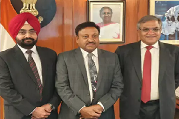Lok Sabha Elections 2024: नवनियुक्त चुनाव आयुक्त ज्ञानेश कुमार व सुखबीर सिंह संधू ने संभाला कार्यभार...